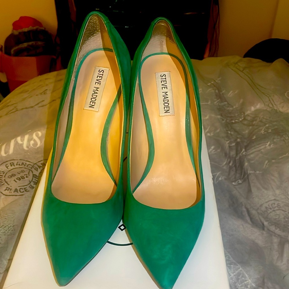Steve Madden Green Suede Pump